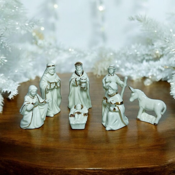 Vintage LEFTON China Nativity Scene Figurines Christmas Decor Gold - Picture 1 of 10